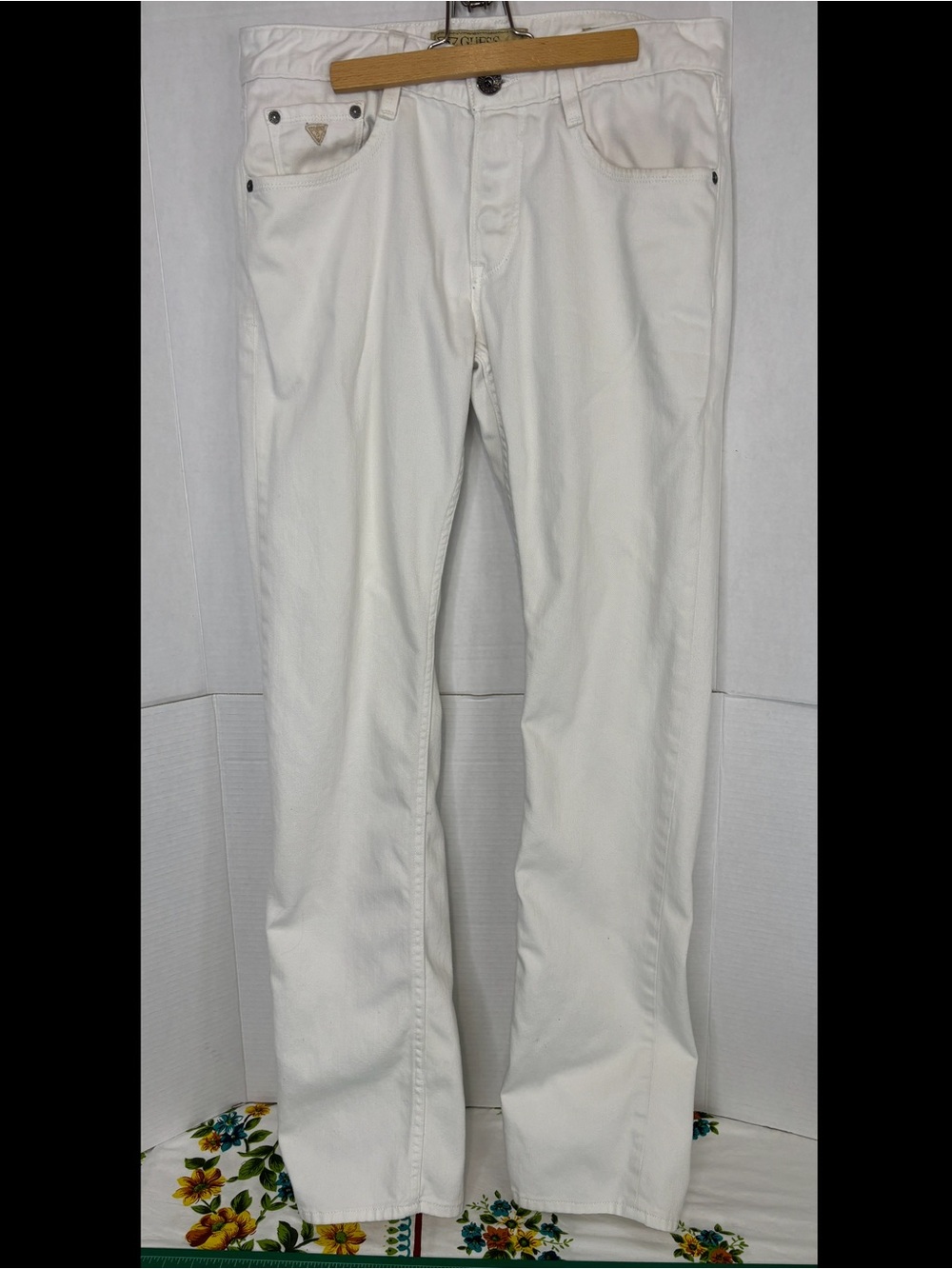 Guess Men's Vermont Slim-Tapered White Denim Jeans FLAWED